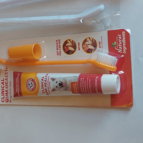 Arm & Hammer Dental Kit For Dogs + 3 Extra Toothbrushes - Picture 3 of 3